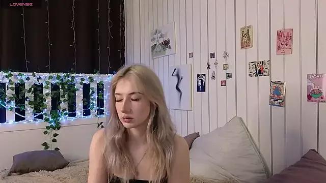 Try our streaming cams variety and talk on a personal level with our adorable girls streamers, showing off their bountiful shapes and dildos.