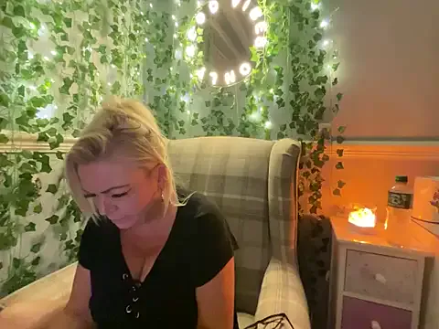 BonnyDesire from StripChat is Freechat