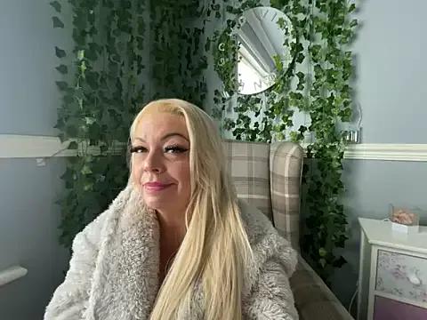 BonnyDesire from StripChat is Freechat