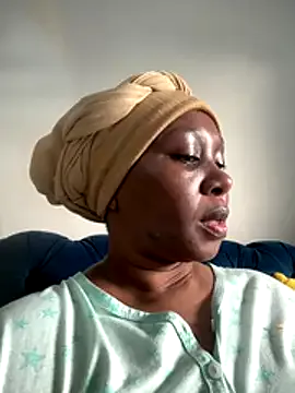 Bootyliciouse21X on StripChat 