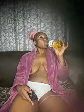 Bootytinah from StripChat is Freechat