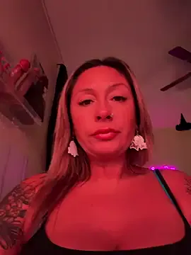 Bossyroxy84 from StripChat
