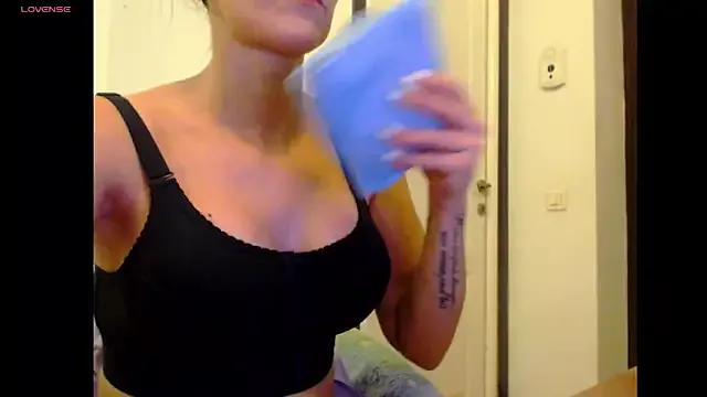 BritneyDivine from StripChat is Freechat