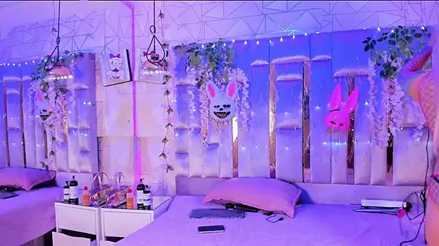 Try our streaming cams variety and talk on a personal level with our adorable girls streamers, showing off their bountiful shapes and dildos.
