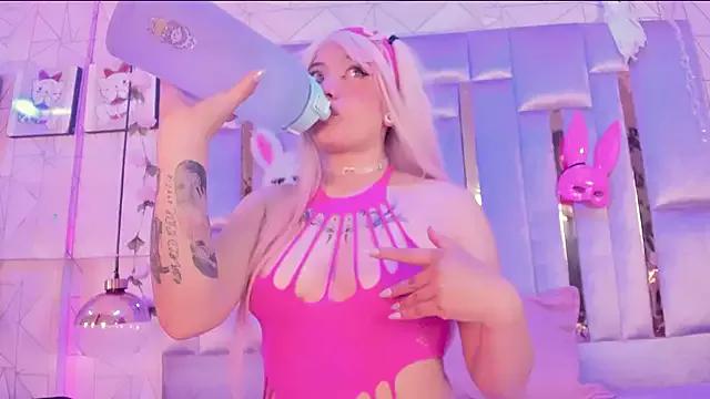 Try our streaming cams variety and talk on a personal level with our adorable girls streamers, showing off their bountiful shapes and dildos.