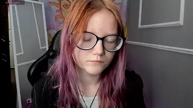browneyess_ from StripChat is Freechat