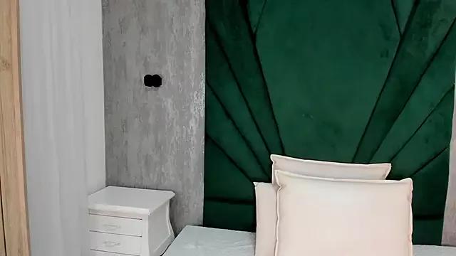 Brunette_Scarlet_ from StripChat is Freechat