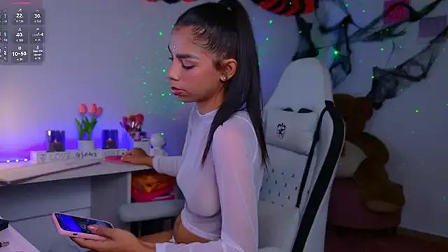 BrunetteAdams001 from StripChat is Freechat