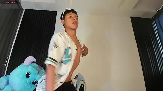 Bryan_Ross from StripChat is Freechat