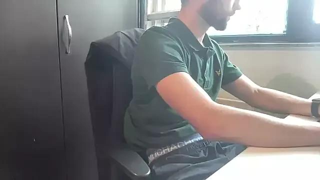 bullyboyy from StripChat