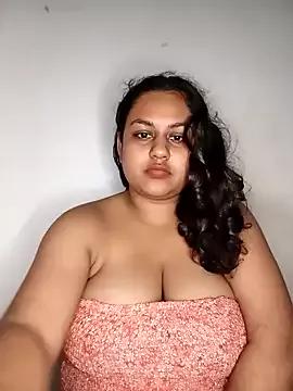 bumblebeegirl from StripChat is Freechat