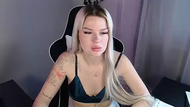 Bunny-Lou from StripChat