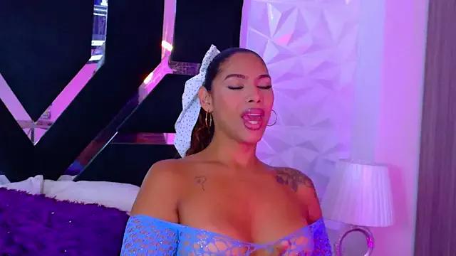 BunnyNicolle from StripChat