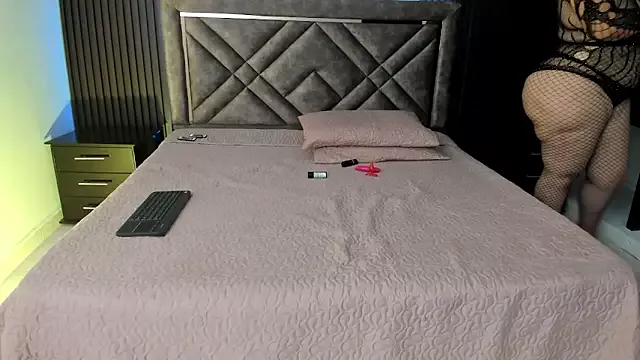 Caandyass on StripChat 