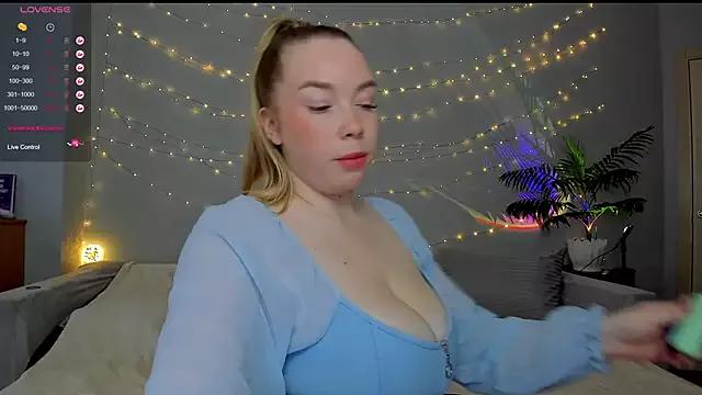 CallablePeach from StripChat