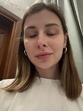 CallMeKira from StripChat
