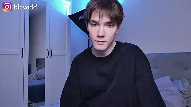 callmenineoneseven from StripChat