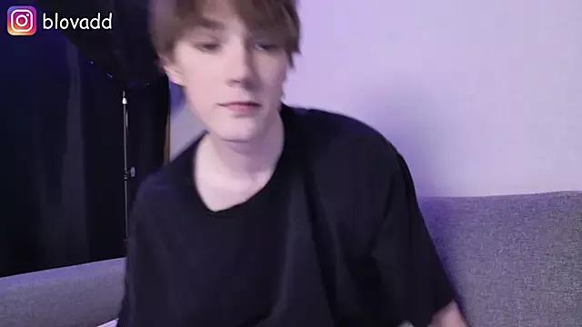 callmenineoneseven from StripChat