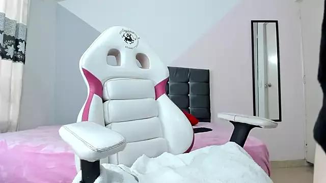 Try our streaming cams variety and talk on a personal level with our adorable girls streamers, showing off their bountiful shapes and dildos.