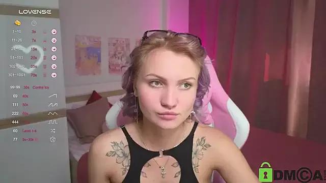 Cameronlovely_ from StripChat is Freechat