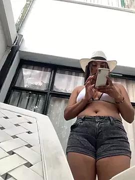 cami-leon from StripChat is Freechat