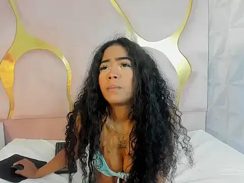 camilaqueenh from StripChat is Freechat