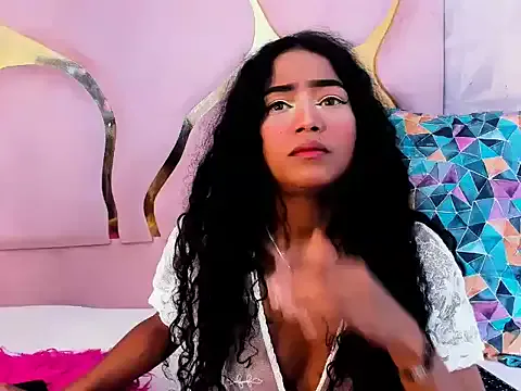 camilaqueenh from StripChat is Freechat