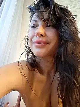 camilla_love from StripChat is Freechat