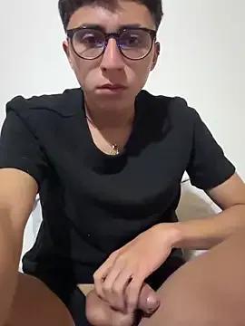 CamiRojas_boy from StripChat is Freechat