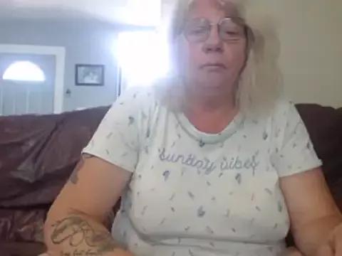 canadiancougar1965 from StripChat