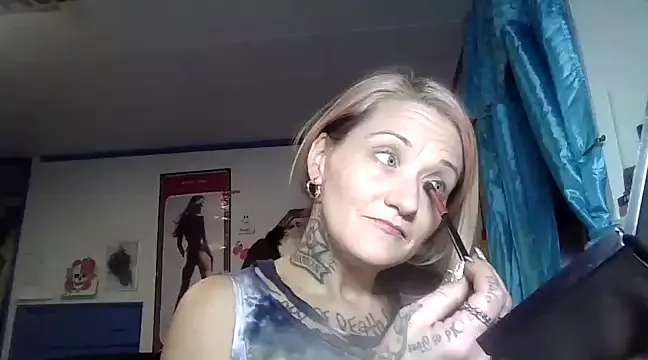 Try our streaming cams variety and talk on a personal level with our adorable girls streamers, showing off their bountiful shapes and dildos.