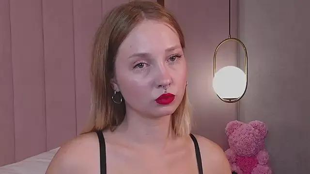 candice_king from StripChat is Freechat