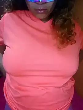 Canela_2020 from StripChat is Freechat