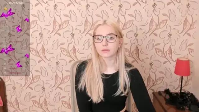 Cara_Goodgirl from StripChat