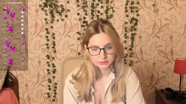 Cara_Goodgirl from StripChat