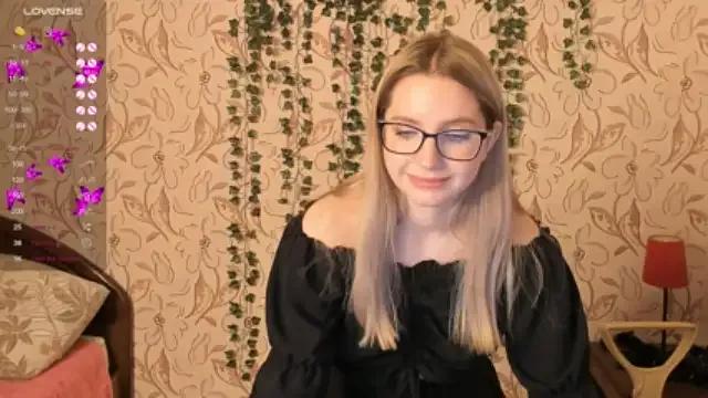 Cara_Goodgirl from StripChat