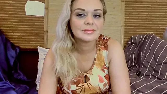 CaramelMilf from StripChat