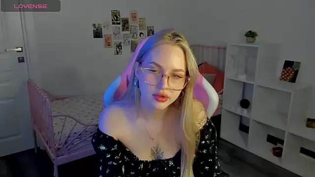 Try our streaming cams variety and talk on a personal level with our adorable girls streamers, showing off their bountiful shapes and dildos.