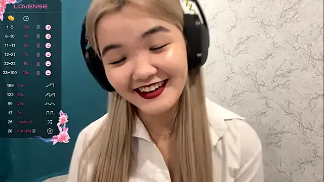 CarolannSide from StripChat is Freechat