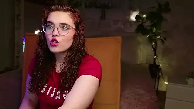 CarolinaBuzz from StripChat is Freechat