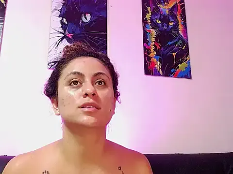 Caroline_Jons from StripChat is Freechat