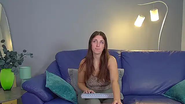 CarolineCarters from StripChat is Freechat
