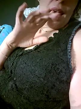 Carolinemiam from StripChat is Freechat