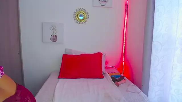 CarolinneFiotti from StripChat is Freechat