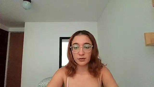 caroprince from StripChat is Freechat