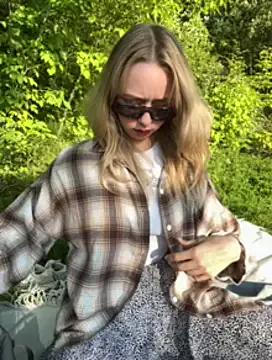 CassieFlower from StripChat is Freechat