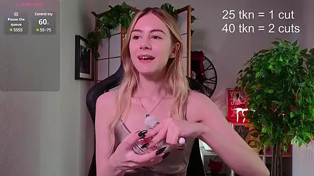 CassieMoan from StripChat
