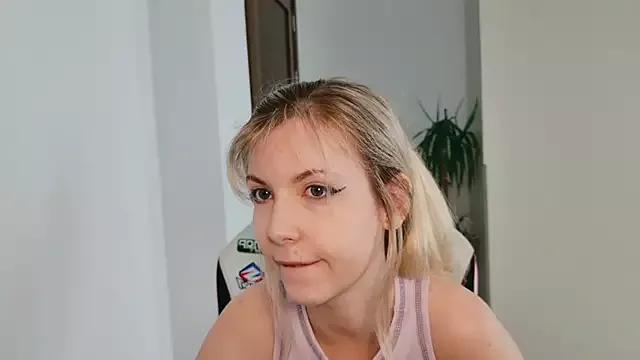 Cassycum from StripChat is Freechat