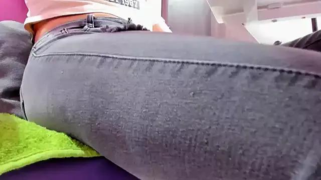 catalina_teen from StripChat is Freechat