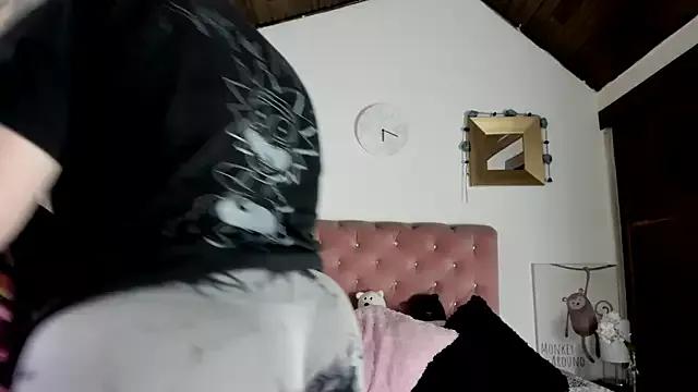 CelessteRedds from StripChat